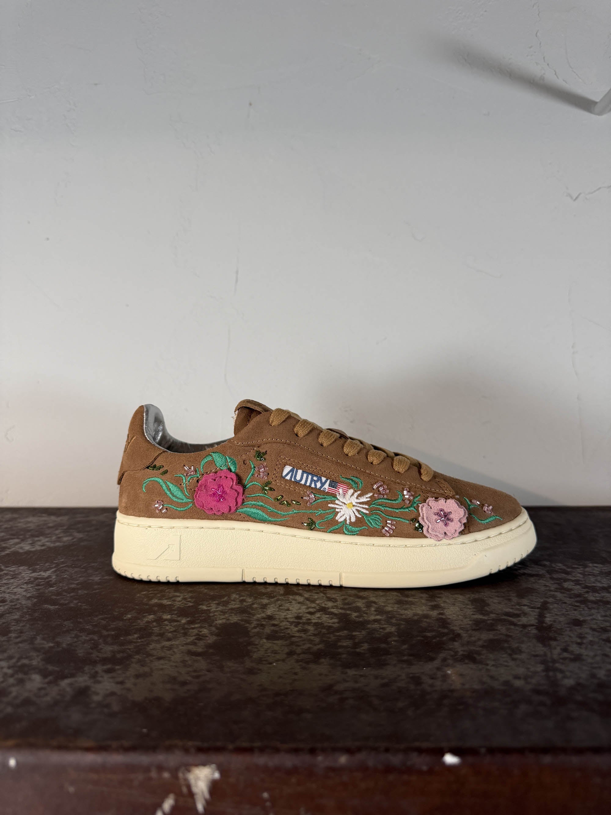 Autry ADLW EY01 Dallas low floreal cigar pink