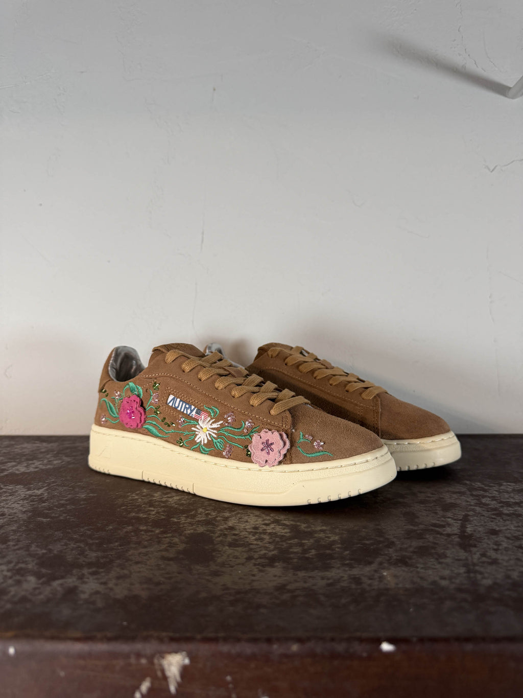 Autry ADLW EY01 Dallas low floreal cigar pink