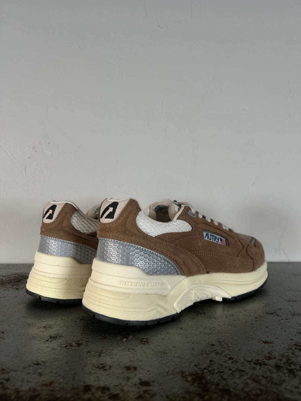 Autry Sneakers Hyperway Uomo HYLM UM04 cigar