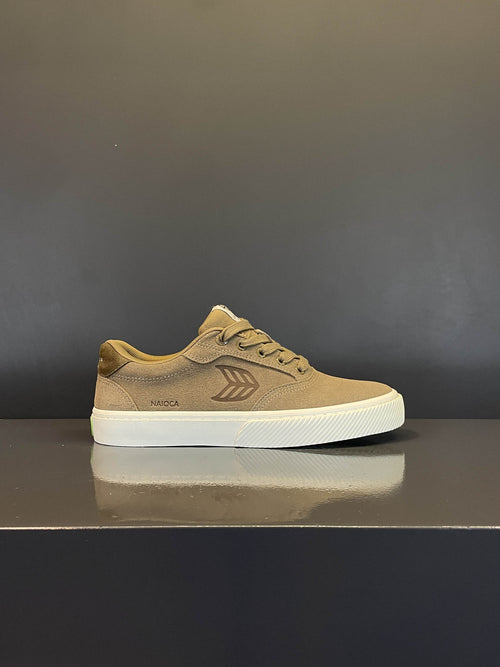 Cariuma Naioca suede beige