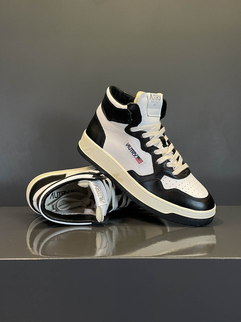 Medalist Mid Sneakers in pelle bianca e nera