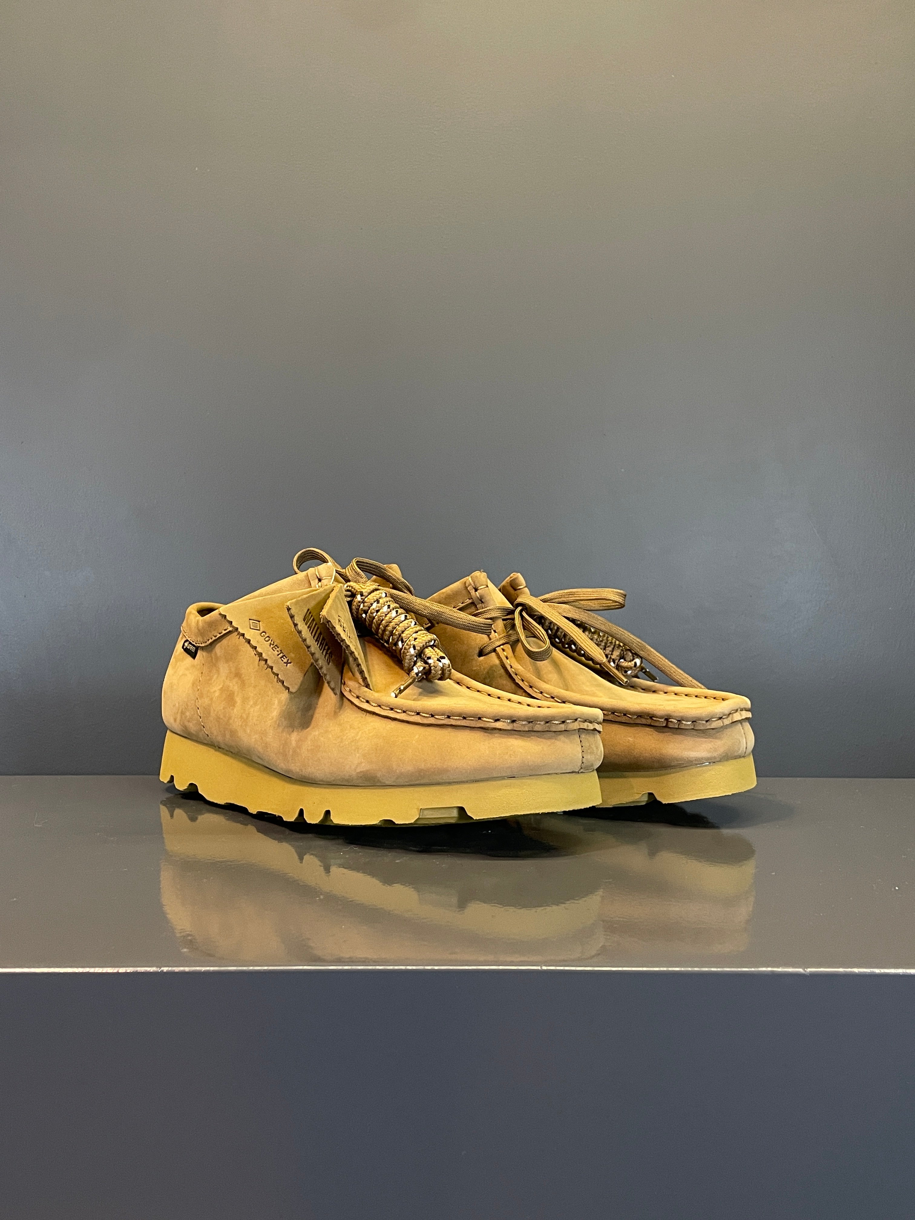 Buy Now Clarks Clarks Wallabee Gtx Oakmoss Nubuck 065 Uomo » VIAROMA