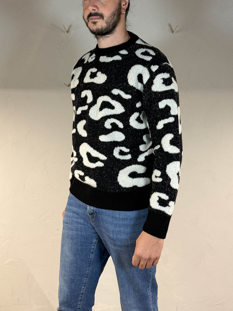 Amaranto maglione a fantasia animalier bianco e nero