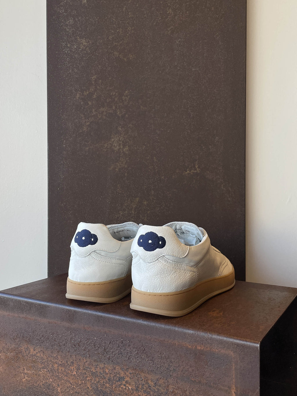 Soldini scarpa Akira Vieste bianco ricamo blu