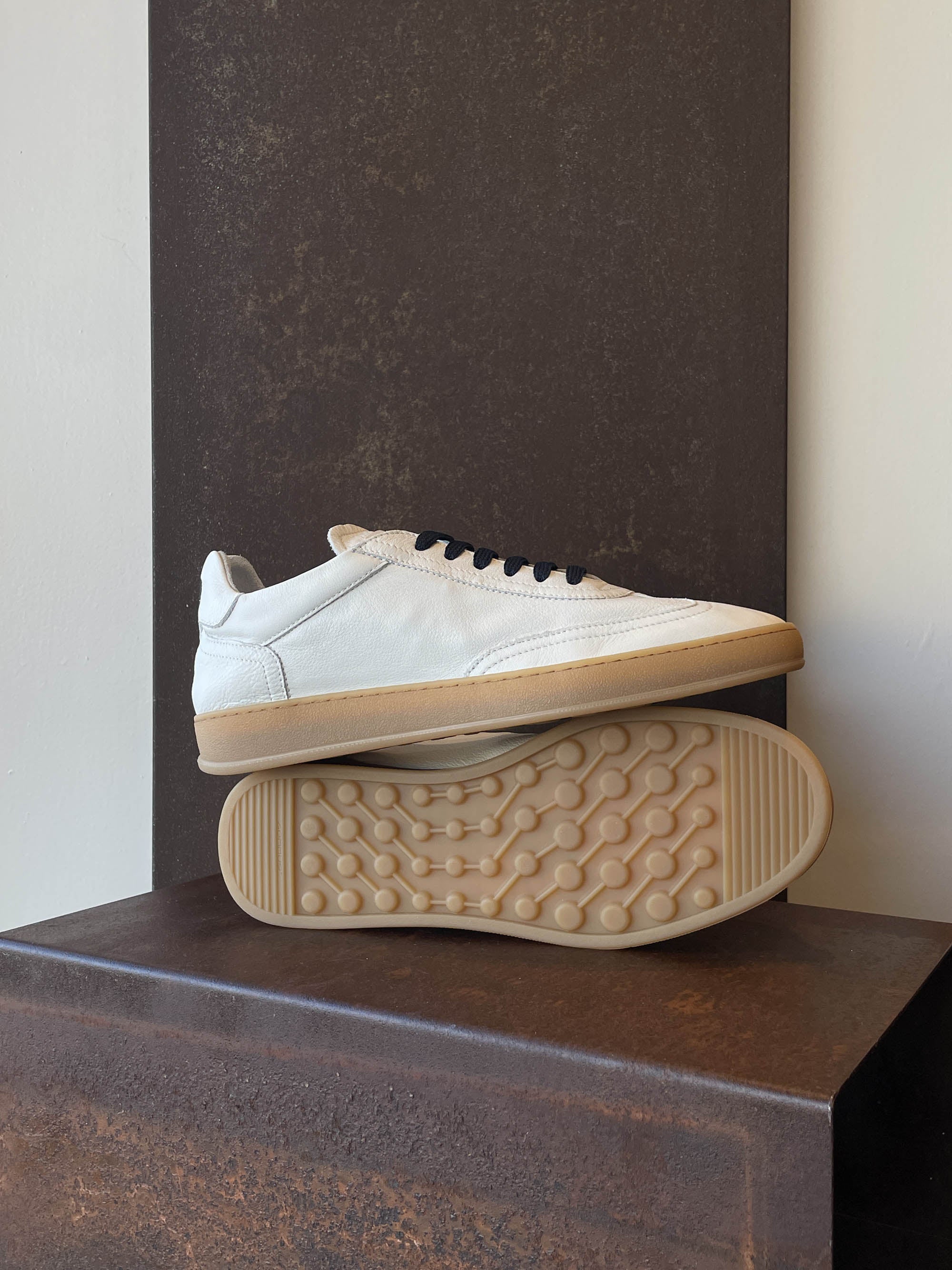 Soldini scarpa Akira Vieste bianco ricamo blu