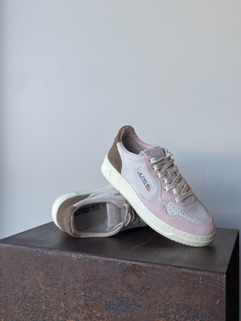 Autry Medalist Low Woman AULW TS04 suede grigio rosa marrone