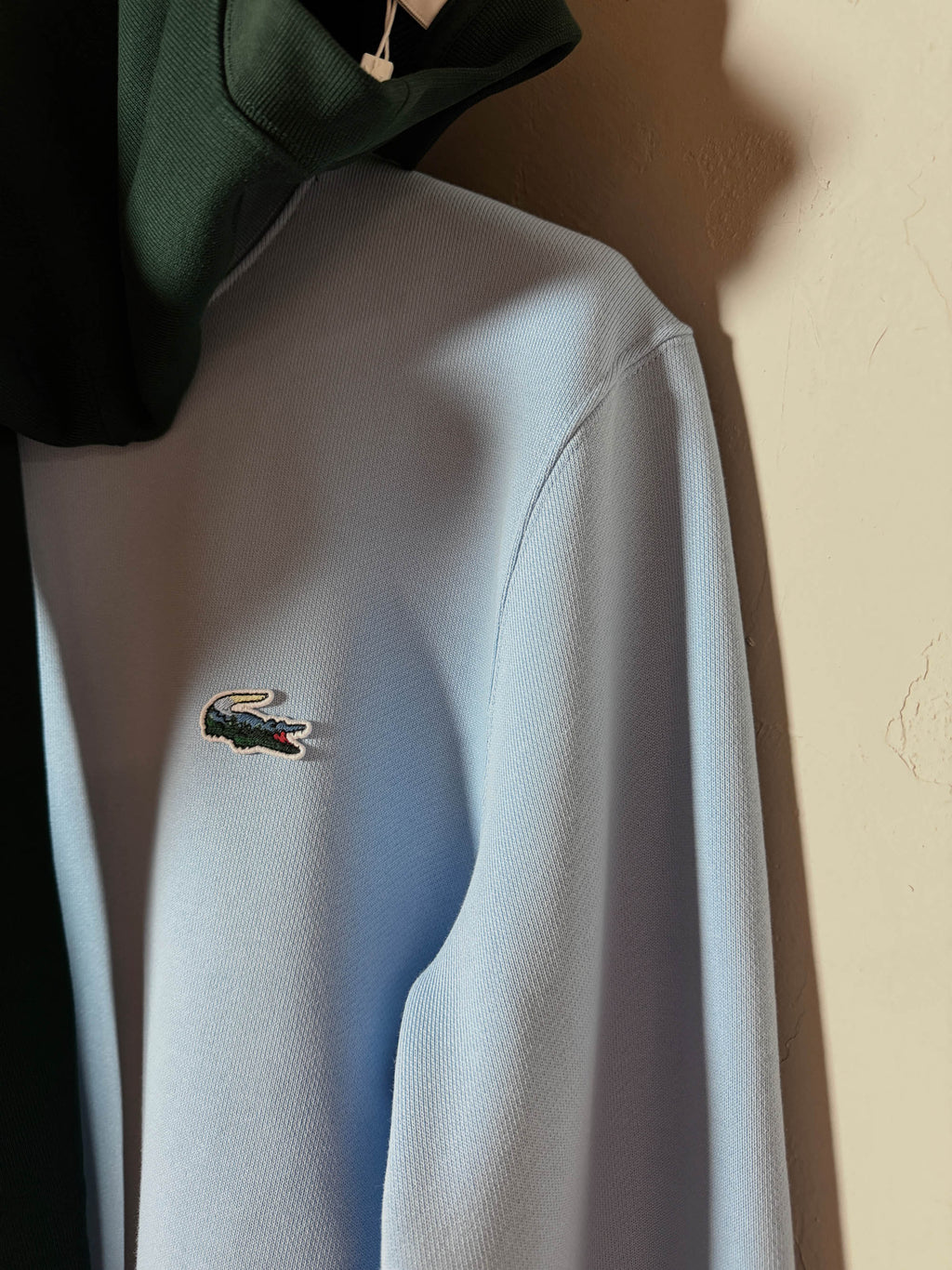 Felpa coccodrillo paesaggio celeste