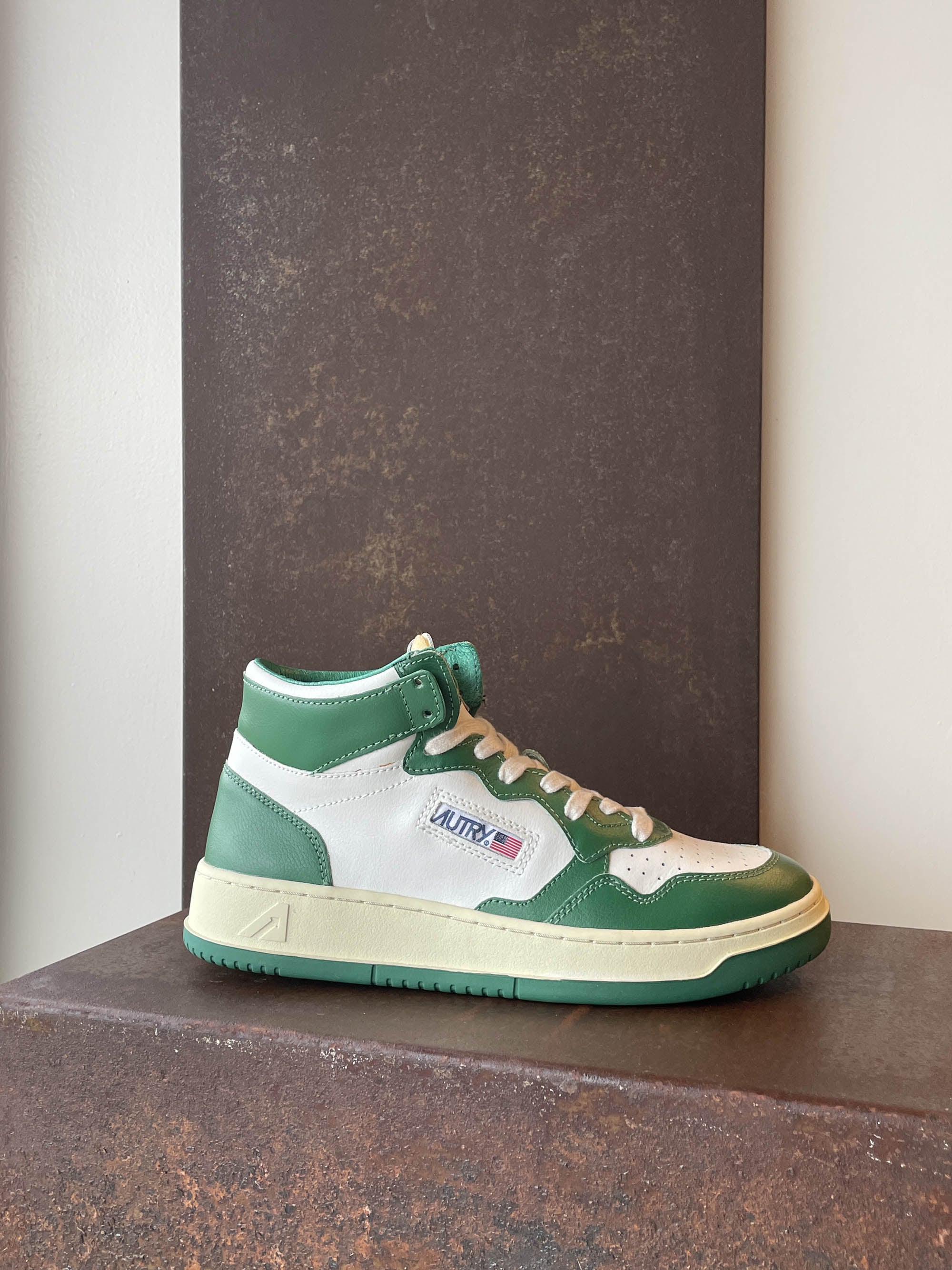 Autry Medalist Mid Man Sneakers in pelle bianca e verde