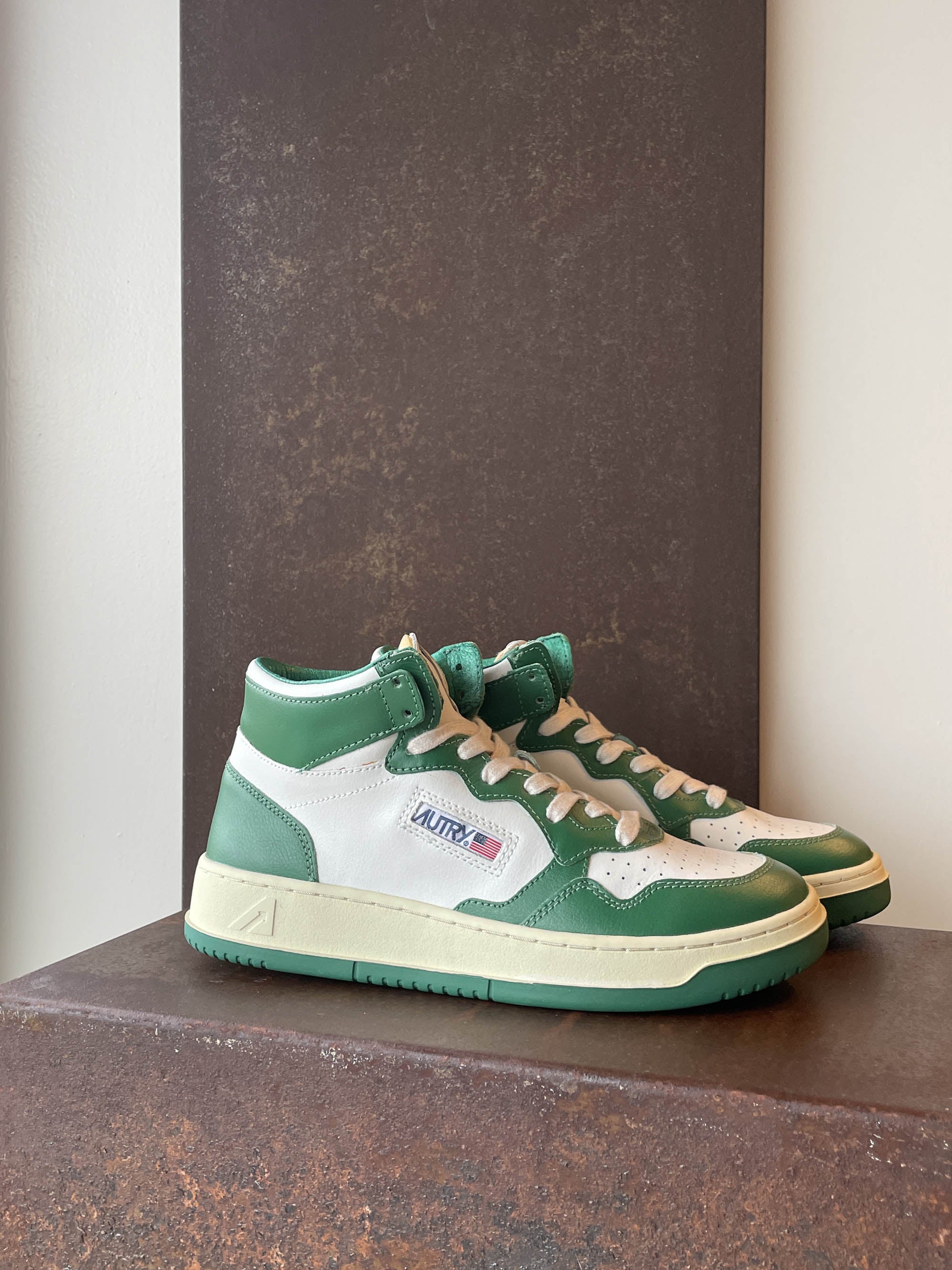Autry Medalist Mid Man Sneakers in pelle bianca e verde