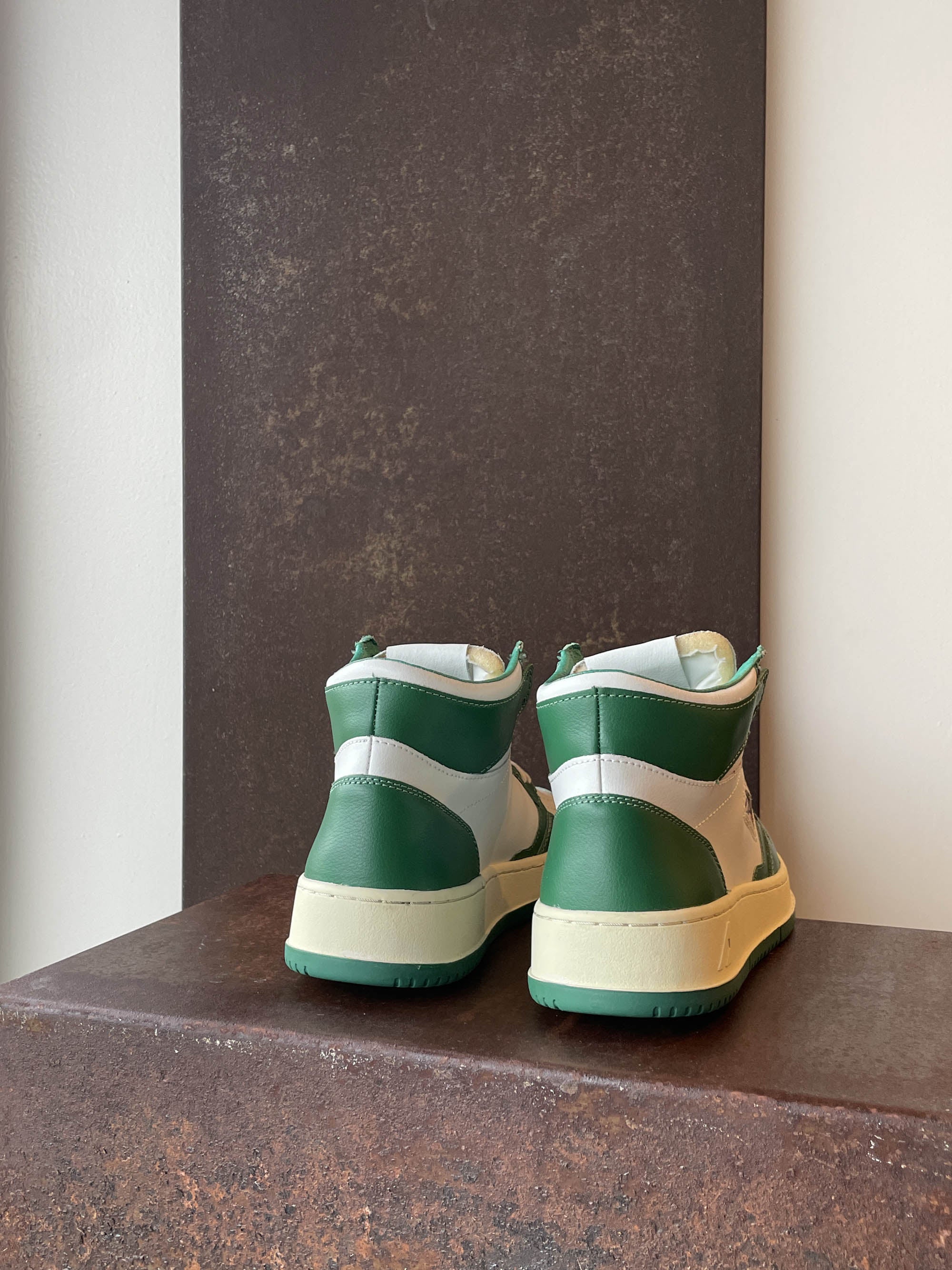Autry Medalist Mid Man Sneakers in pelle bianca e verde