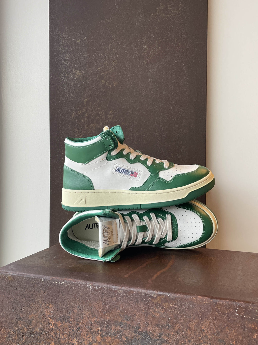 Autry Medalist Mid Man Sneakers in pelle bianca e verde
