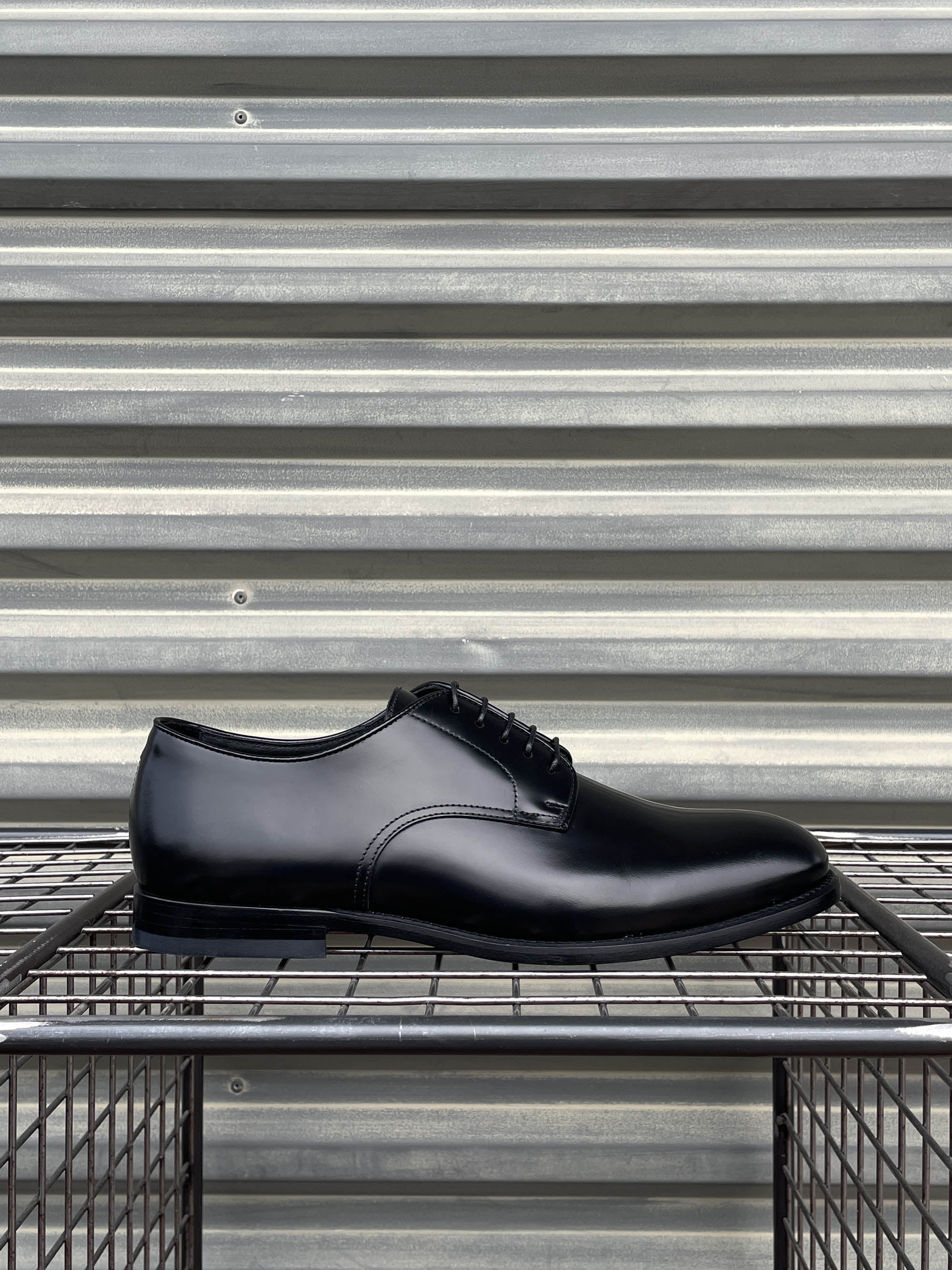 Doucal's scarpa stringata modello oxford in pelle nera DU1003