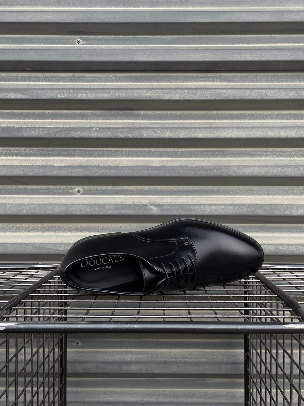 Doucal's scarpa stringata modello oxford in pelle nera DU1003