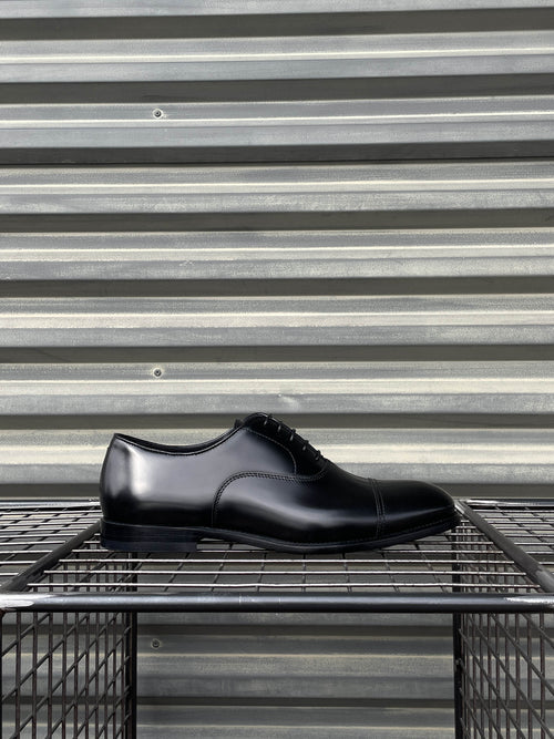 Doucal's scarpa stringata Oxford in pelle nera DU1002