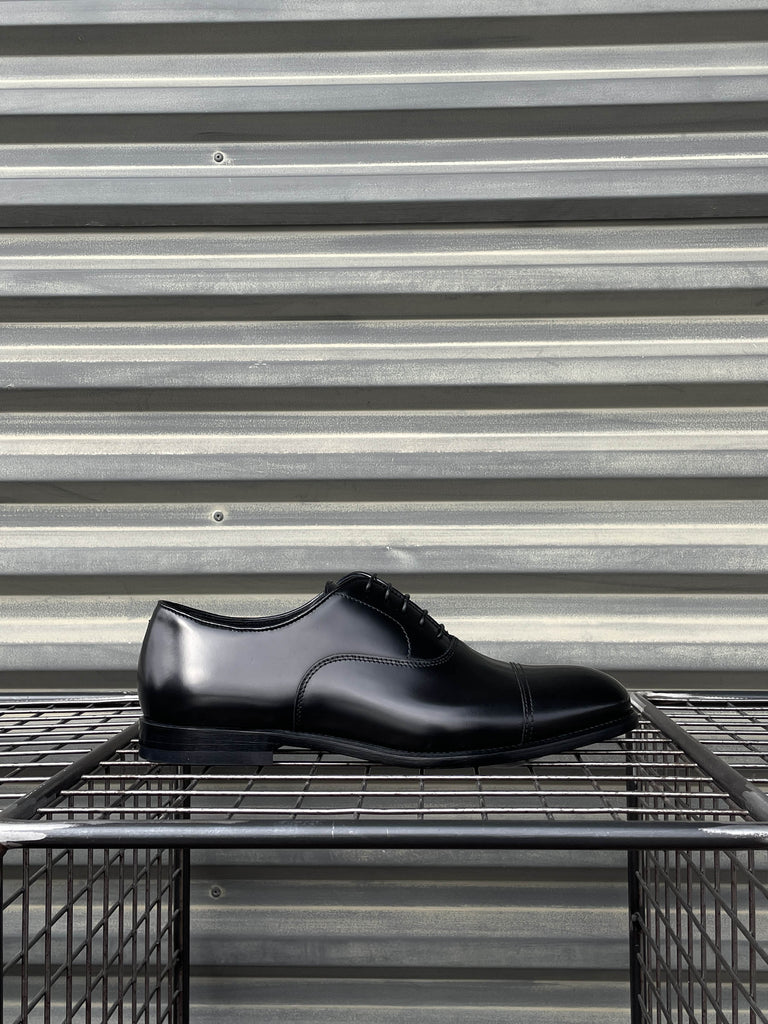 Doucal's scarpa stringata Oxford in pelle nera DU1002